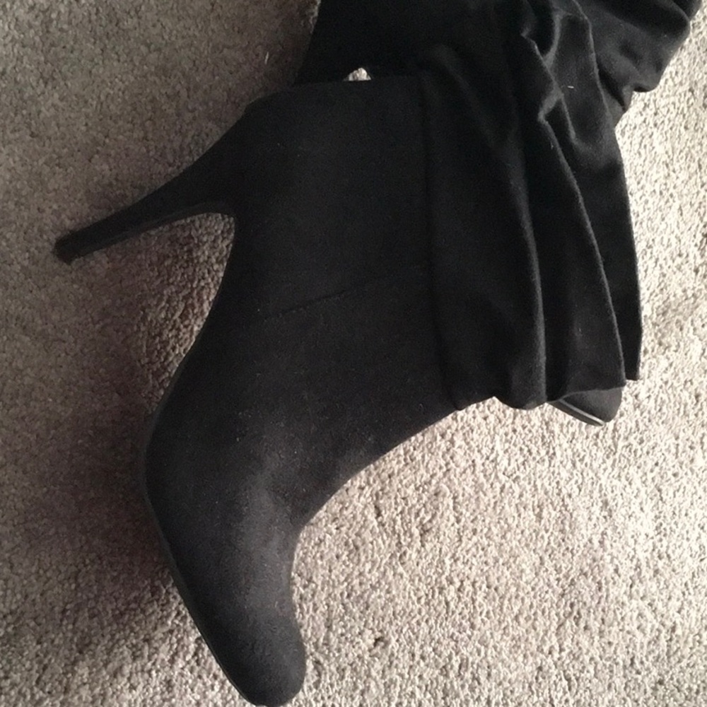 . Size 8 Fiomi 3 1/2 inch heeled suede boots